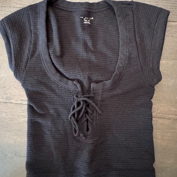 black shirt - Picture 3 of 4